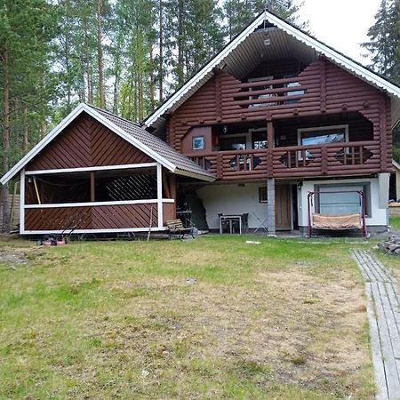 Viihtyisae Hirsimoekki Jaerven Rannalla Siikainen ภายนอก รูปภาพ