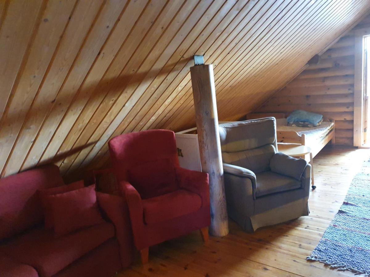 Viihtyisae Hirsimoekki Jaerven Rannalla Siikainen ภายนอก รูปภาพ