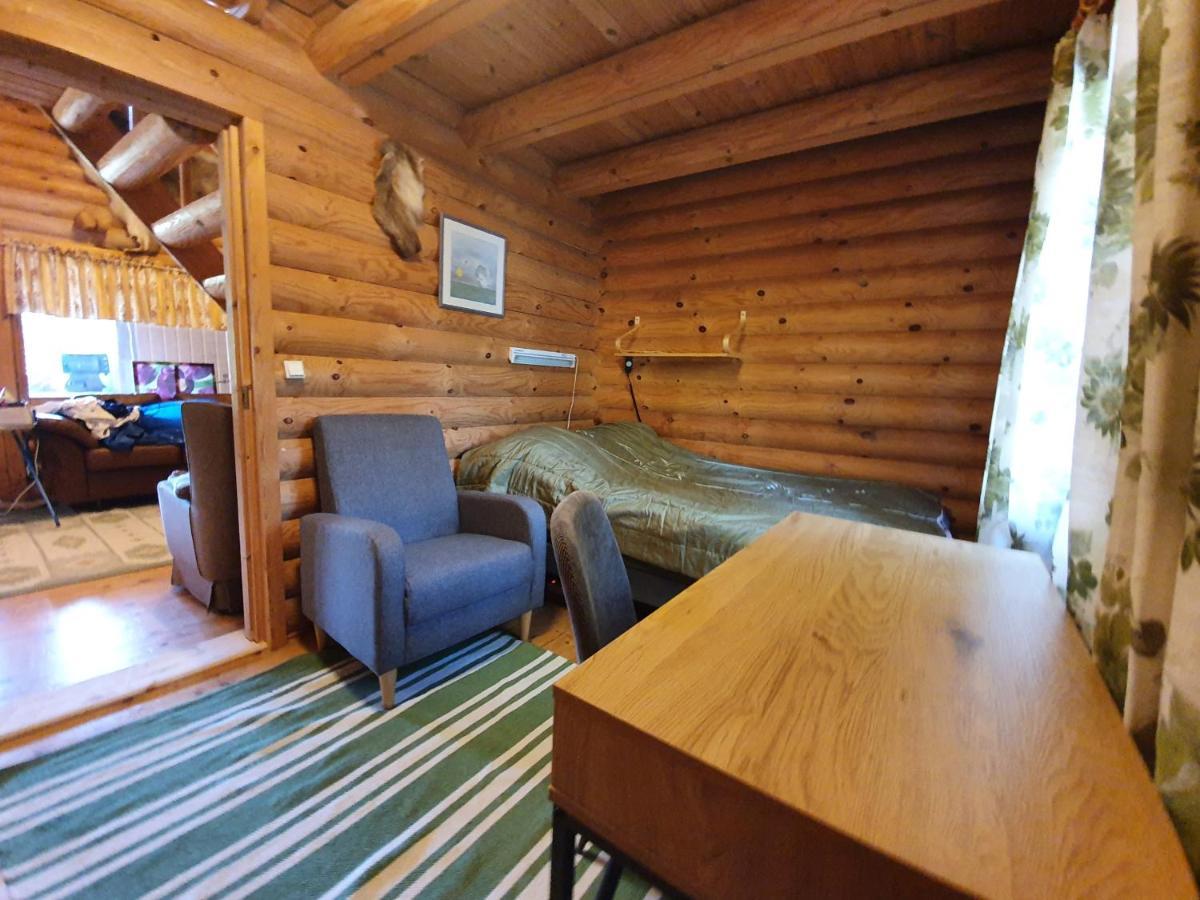 Viihtyisae Hirsimoekki Jaerven Rannalla Siikainen ภายนอก รูปภาพ