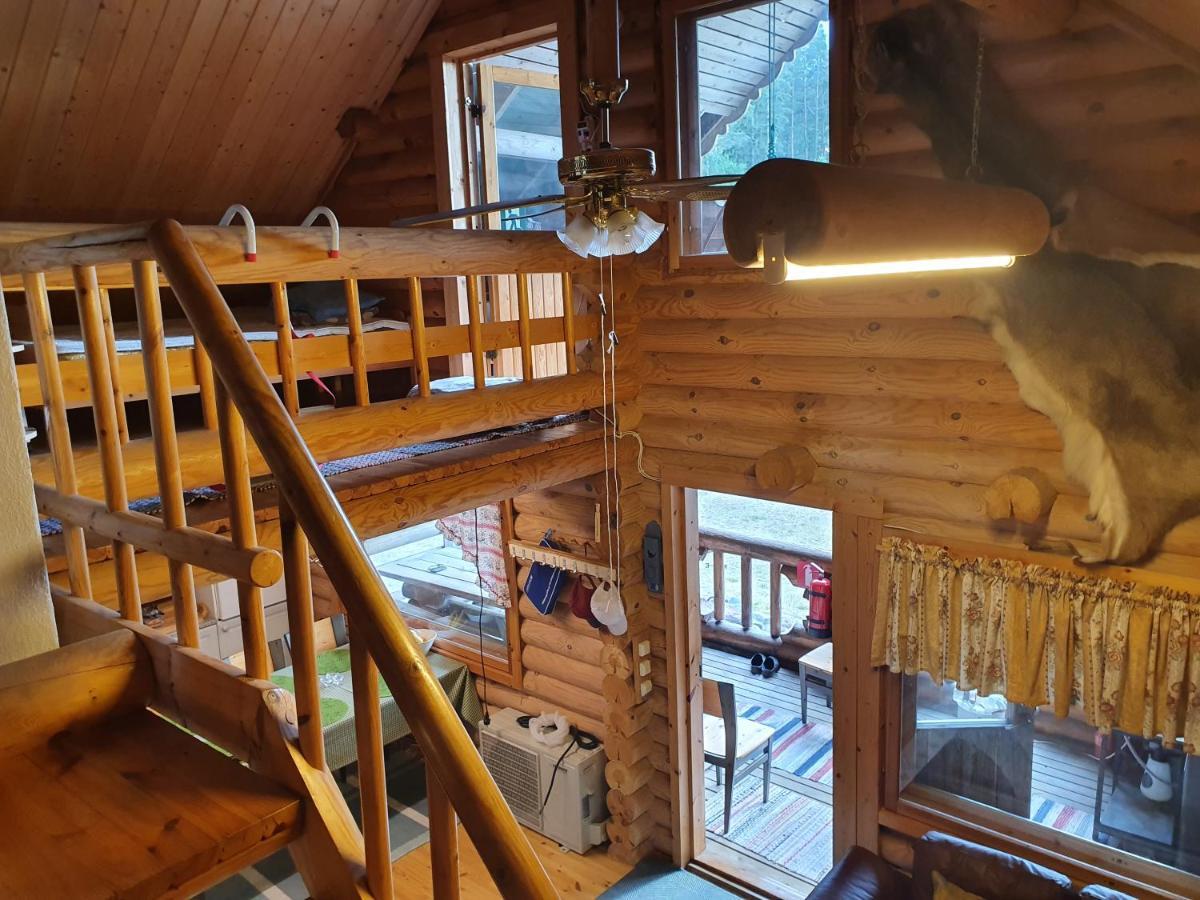 Viihtyisae Hirsimoekki Jaerven Rannalla Siikainen ภายนอก รูปภาพ