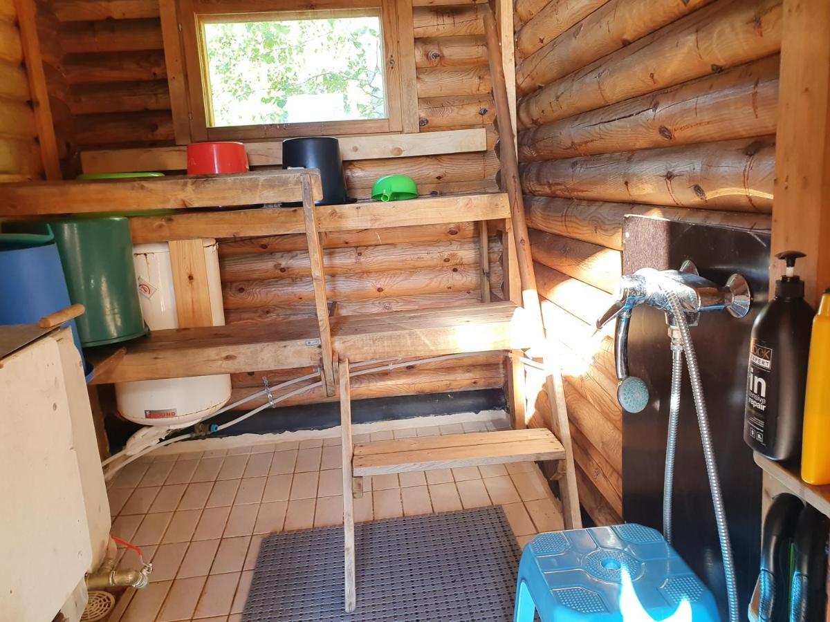 Viihtyisae Hirsimoekki Jaerven Rannalla Siikainen ภายนอก รูปภาพ