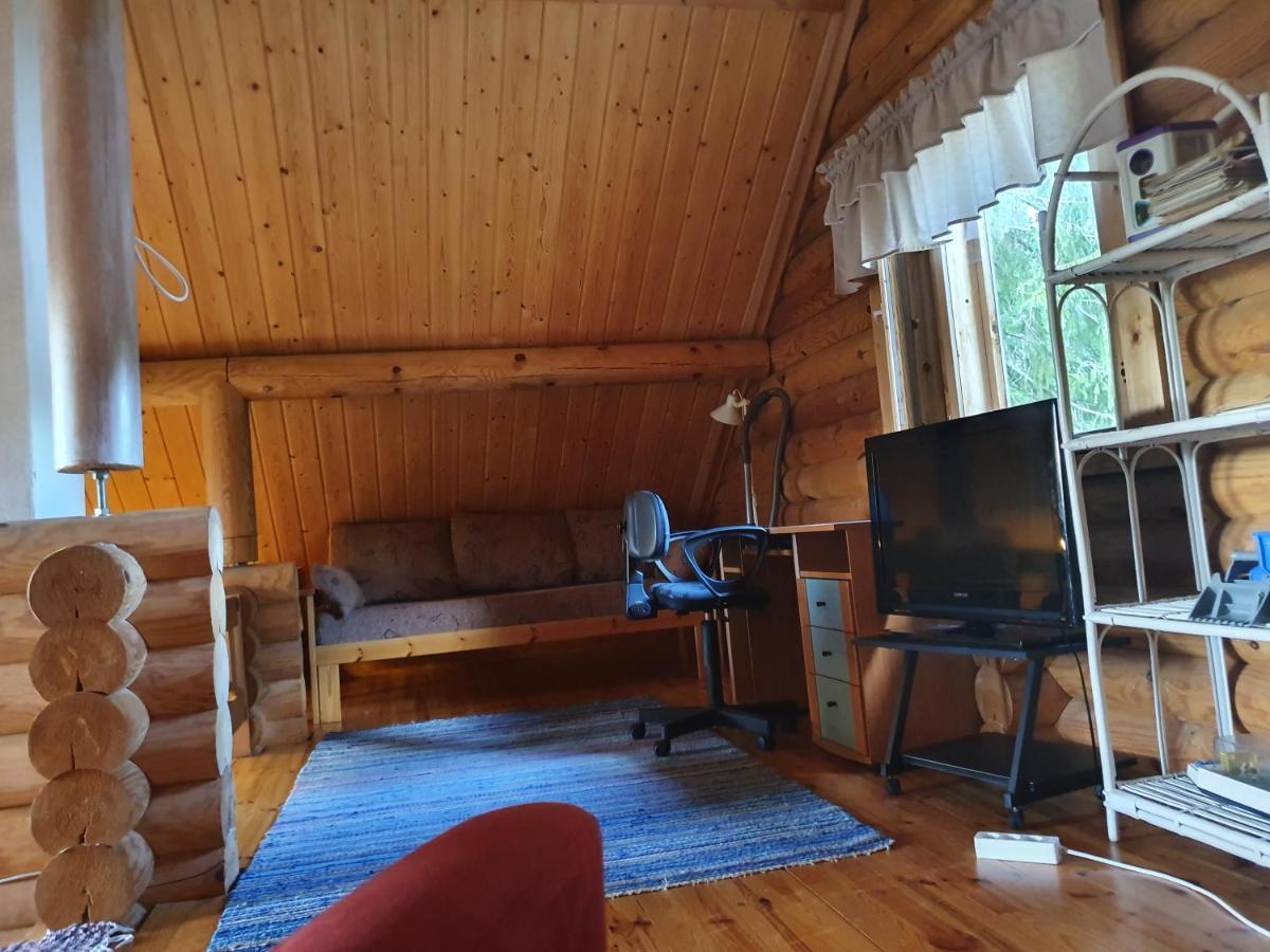 Viihtyisae Hirsimoekki Jaerven Rannalla Siikainen ภายนอก รูปภาพ