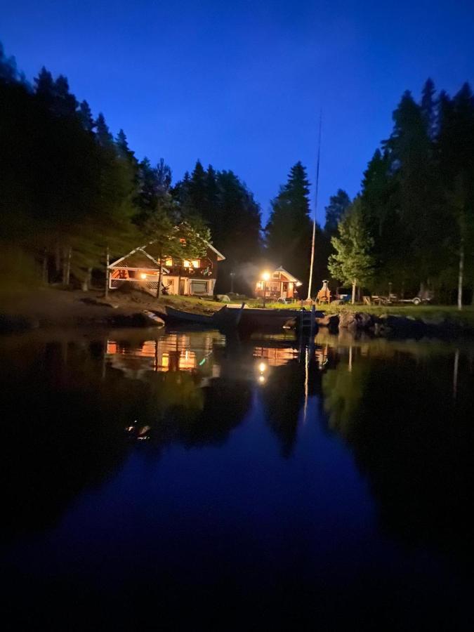 Viihtyisae Hirsimoekki Jaerven Rannalla Siikainen ภายนอก รูปภาพ