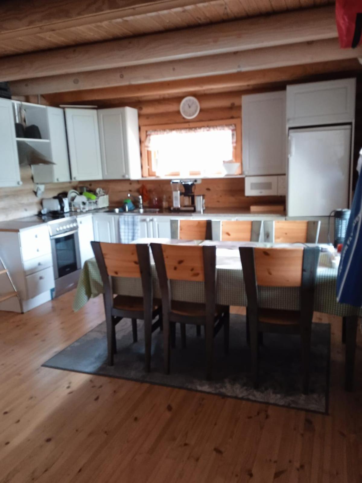 Viihtyisae Hirsimoekki Jaerven Rannalla Siikainen ภายนอก รูปภาพ