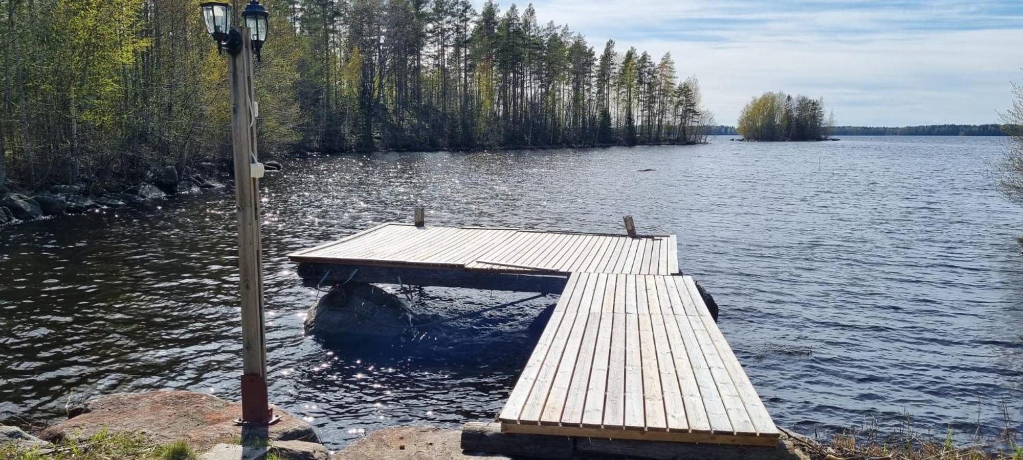 Viihtyisae Hirsimoekki Jaerven Rannalla Siikainen ภายนอก รูปภาพ