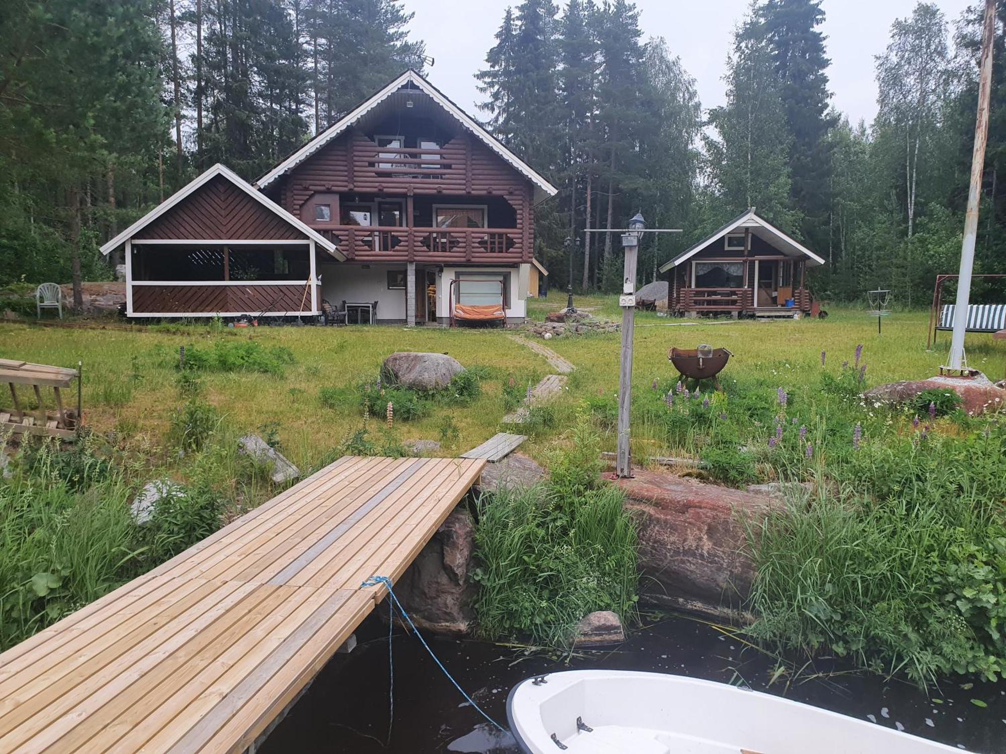 Viihtyisae Hirsimoekki Jaerven Rannalla Siikainen ภายนอก รูปภาพ