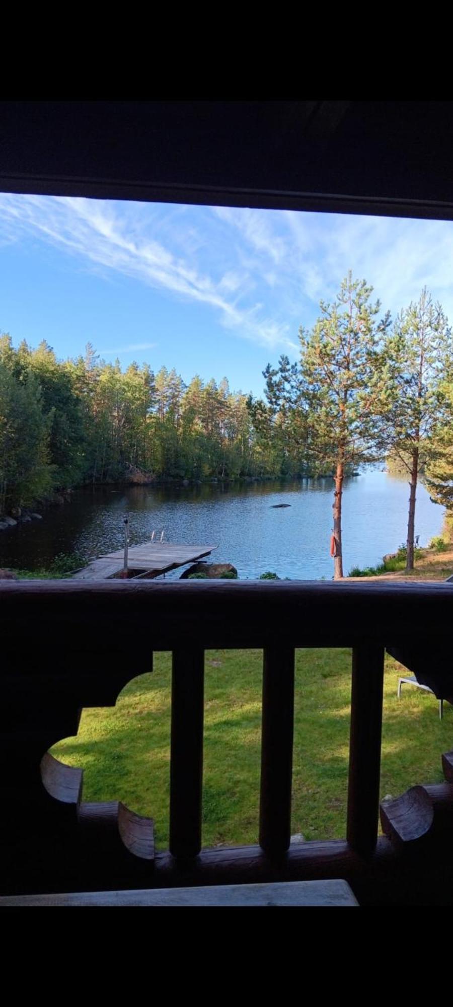 Viihtyisae Hirsimoekki Jaerven Rannalla Siikainen ภายนอก รูปภาพ